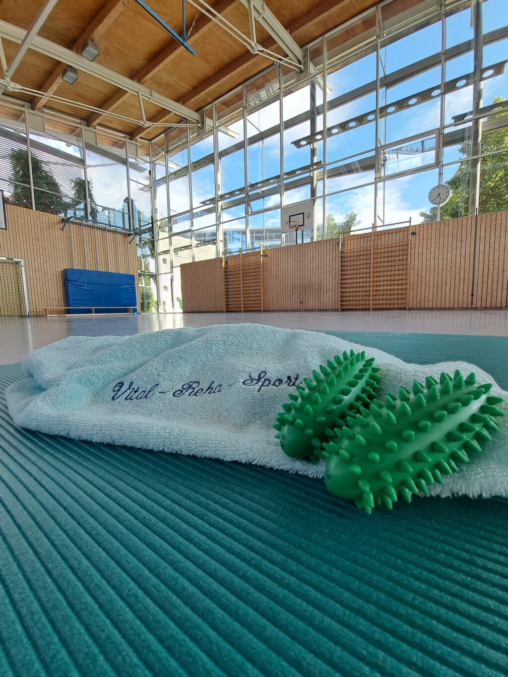 2024-Mittelschule-Sporth.-mit-Vereinshandtuch--scaled